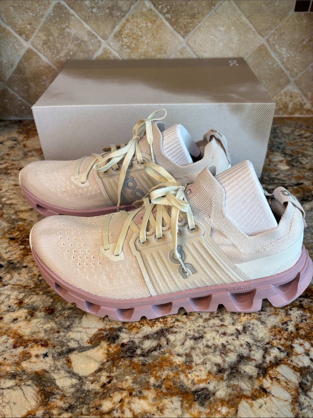 On Running Women's Cloudswift 4 Running Shoes Size 9 - Picture 5 of 11